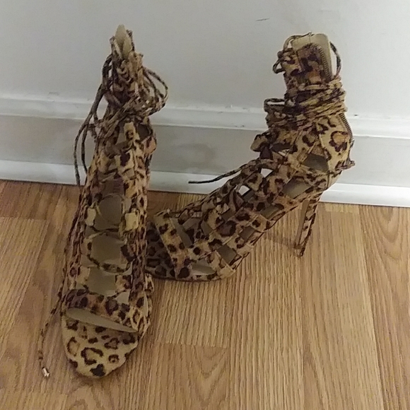 Leopard print stilleto heel pump - Picture 2 of 7